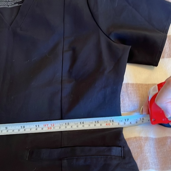 Figs Black pullover short sleeve medical scrubs front pocket top size small - Picture 14 of 14